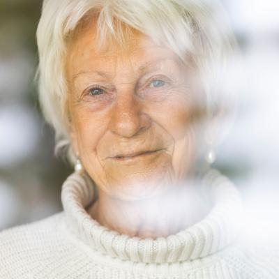 Portrætbillede af en ældre kvinde